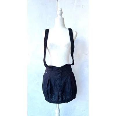 Minifalda negra vintage de los años 2000 con tirantes. Foto 1 de 4