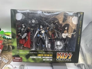 KISS 2002 CREATURES Figurine Boxed Set McFarlane Toys Demon Fox Space Ace Sigillato - Foto 1 di 7