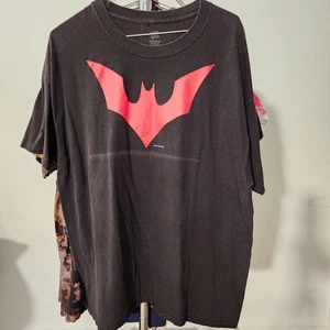 Batman Beyond Red Bat Logo T-Shirt Graphitti DC Comics 1998 Design Size XL - Picture 1 of 6