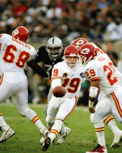 JOE MONTANA & GREG HILL 8X10 PHOTO KANSAS CITY CHIEFS KC PICTURE NFL FOOTBALL - Picture 1 of 1