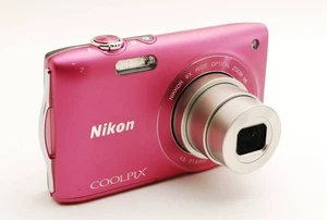 Nikon COOLPIX S3300 Strawberry Pink Kompaktkamera mit Akku & Kabeln gebraucht - Bild 1 von 10