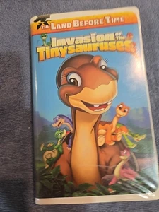 The Land Before Time XI: The Invasion Of The Tinysauruses (VHS, 2005) - Bild 1 von 3