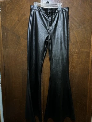 Pantalones de mujer de cintura alta con parte inferior de campana de cuero sintético negro talla mediana Foto 1 de 4