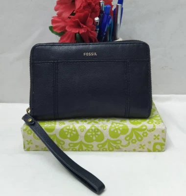 Fossil 黑色皮革拉链 Arpimd 信用卡腕带 - 钱包 — 第 1/4 张图片