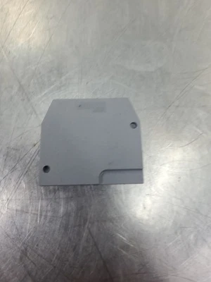 Extremo bloque de terminales ABB/Entrelec FEM 6 GRIS (1SNA118368R1600).              4D-43 Foto 1 de 3