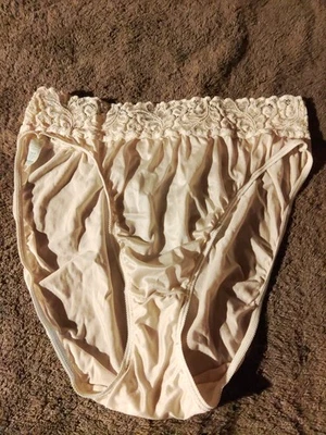 Vintage Myonne Hicut Panties W/Wide Lace Size 8  100% Nylon  Fits Hips 42-43  - Image 1 of 4