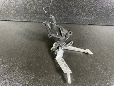 Clavija de pie delantera derecha Kawasaki Ninja ZX1400 ZX14R 2006-2011 Foto 1 de 4