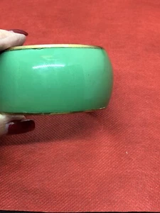 VTG Bracelet ~ Mid Century Cloisonné Green Vtg Bangle Bracelet~ Brass ~a Crack - Picture 1 of 7