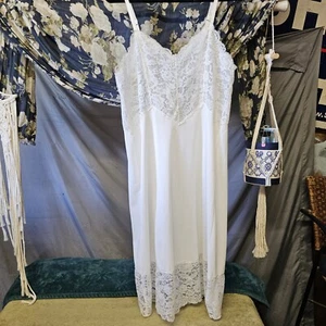 VINTAGE VANITY FAIR FULL SLIP 1960s WHITE w/ LOTS of WIDE LACE BANDS 34 ex cond - Picture 1 of 11
