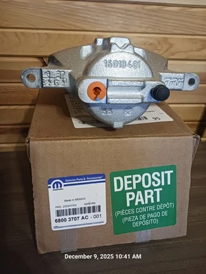 Pinza de freno delantera izquierda Chrysler T&C Dodge Grand Caravan Jeep Wrangler Liberty Foto 1 de 4