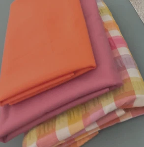 Vintage Lot of 3 Pcs Cotton Quilting Fabric: 6.5 Yards Orange, Yellow, Raspberry - Afbeelding 1 van 4