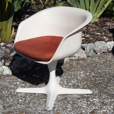Vintage White Fiberglass Burke 112 Chair Star Trek MCM Tulip With Propeller Base - Image 1 of 4