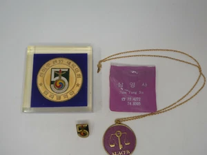 VINTAGE KOREAN OLYMPIC BRONZE MEDAL ACRYLIC PAPERWEIGHT PIN MEDALLION NECKLACE - Picture 1 of 6