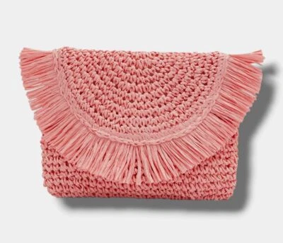 Bolso sin asas con flecos Riley de paja rosa para mujer $87 BTB Los Angeles Foto 1 de 4