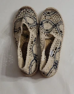 NWOT Viscata Woven Beige & Navy Barceloneta Flat Slip on Shoes Size 7 - Picture 1 of 10