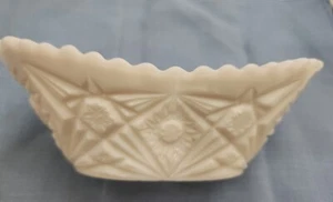 Vintage Milk Glass Banana Boat Dish Bowl Starburst Pattern - Picture 1 of 7