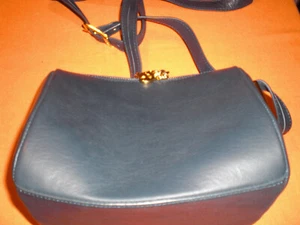 Handtasche von A.C.D, schwarz mit Schulterriemen 17,5x16x8,5 cm, 2 Reißverschl. - Bild 1 von 7