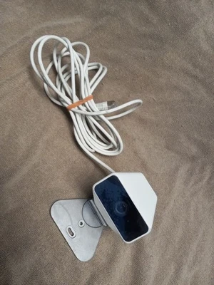 Cámara de seguridad interior exterior Xfinity XCAM2 SCHC2AEW HD solamente Foto 1 de 4