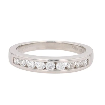 Anillo de alianza de boda de platino con conjunto de canales de diamantes de corte redondo de 0,21 quilates talla 5,75 Foto 1 de 4