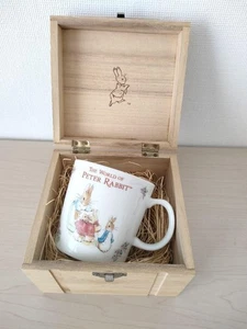 The World Of Peter Rabbit Mug Tea Cup in Wooden Box Teaware Used - Picture 1 of 17