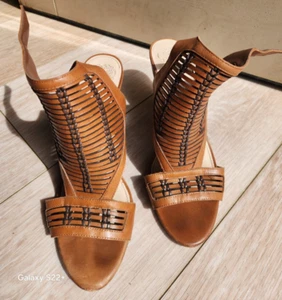Women's Shoes - VINCE CAMUTO 3" Stacked Heel Ankle Strap Brown Sandal - 9 1/2 M - Picture 1 of 6