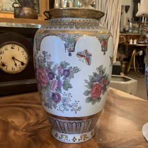 Chinese Vase Wth Flowers and butterfly motif￼ Designs Gold Accents Vintage - Picture 1 of 8