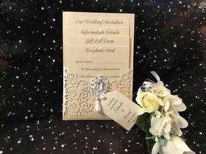 CARTOLINA VINTAGE RUSTICA ELEGANTE AVORIO/CREMA PERLATA TAGLIO LASER INVITO MATRIMONIO - Foto 1 di 5