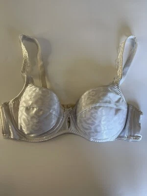 Sujetador Bendon Cobertura Perfecta 38 C Blanco Con Patrones Brillantes Foto 1 de 4