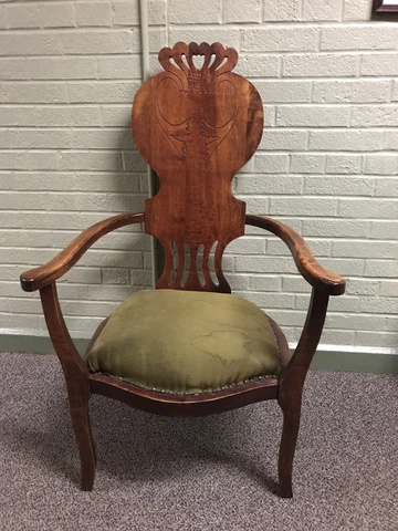 ANTIQUE VTG HIGH BACK QUEEN ANNE CHAIR ORNATE BANJO BACK 42” X 25.5” WIDE X 22.5 Cover