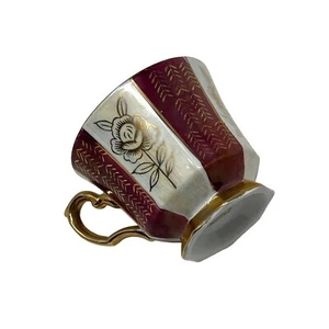 Tazza da tè vintage splendidamente dettagliata in bordeaux e bianco sporco - design rosa - Foto 1 di 6
