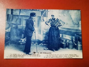 CPA 24 Patois, Folklore, couple,Tenues, Coiffes, En Périgord le Médecin - Imagen 1 de 2