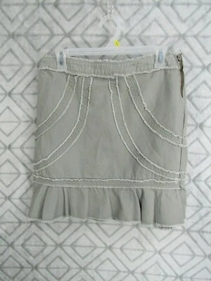 Falda Xhilaration Talla 7 Juniors Verde Cremallera Lateral Bordes Crudos Volantes Dobladillo Informal Foto 1 de 3