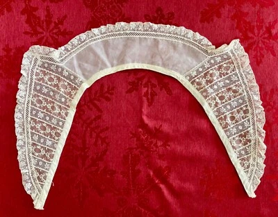 Cuello de nailon de encaje y ojales de colección de los años 50 Foto 1 de 4