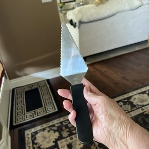 Pampered Chef Perfect PIE & CAKE SLICER - Serrated Wedge-Shaped Server No Cover - Picture 1 of 9