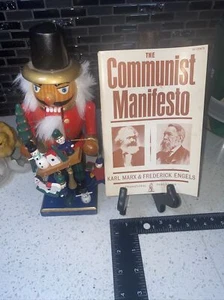 The Communist Manifesto By Karl Marx & Frederick Engels International 1969 VTG - Picture 1 of 8