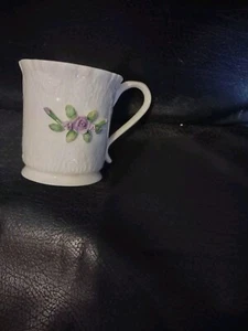 tazza vintage in bone china con motivo floreale rialzato - Foto 1 di 1