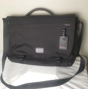 Tumi Messenger, Briefcase, Laptop Black Radisson Bag Looks New - Picture 1 of 10