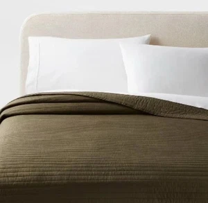 Full/Queen Washed Cotton Sateen Quilt Dark Olive Green - Threshold: OEKO-TEX - Bild 1 von 2