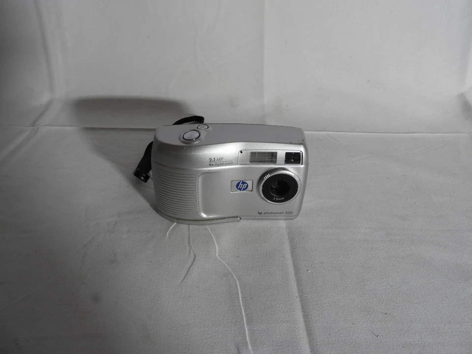 HP Photosmart 320 2.1MP Digital Camera — Tested & Working - Image 1 of 4