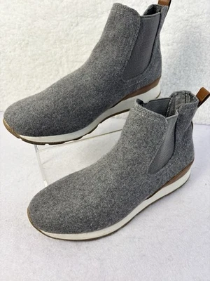 BOC Born Boots Womens 8 Kara Ankle Chelsea Booties Gray Faux Wool Pull On - Image 1 of 4