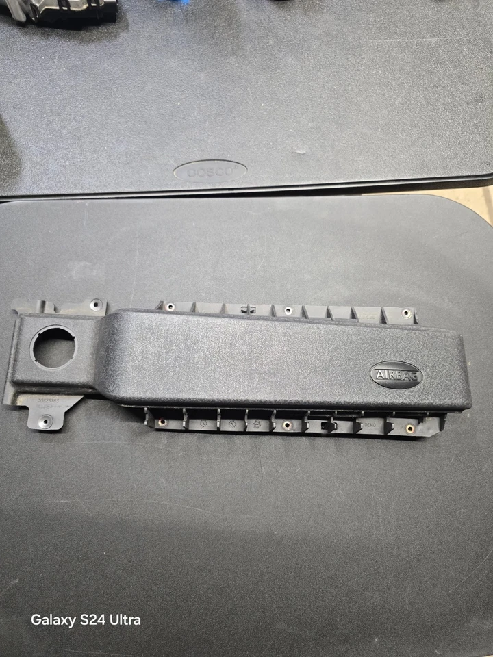 AL03373 2003-2005 Land Rover Range Rover Dashboard Safety Bag Cover RH Side OEM - Image 1 of 4