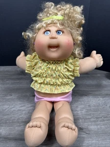Muñeca Cabbage Patch Play Along Pa-21 pestañas cabello rubio ojos azules T20 - Imagen 1 de 17