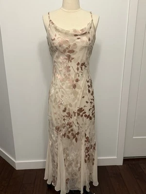 Maxi Vestido Y2K Marfil Mezcla Seda Pequeño Hada Cuentas Dobladillo Caprichoso Talla 6 Boda Foto 1 de 4