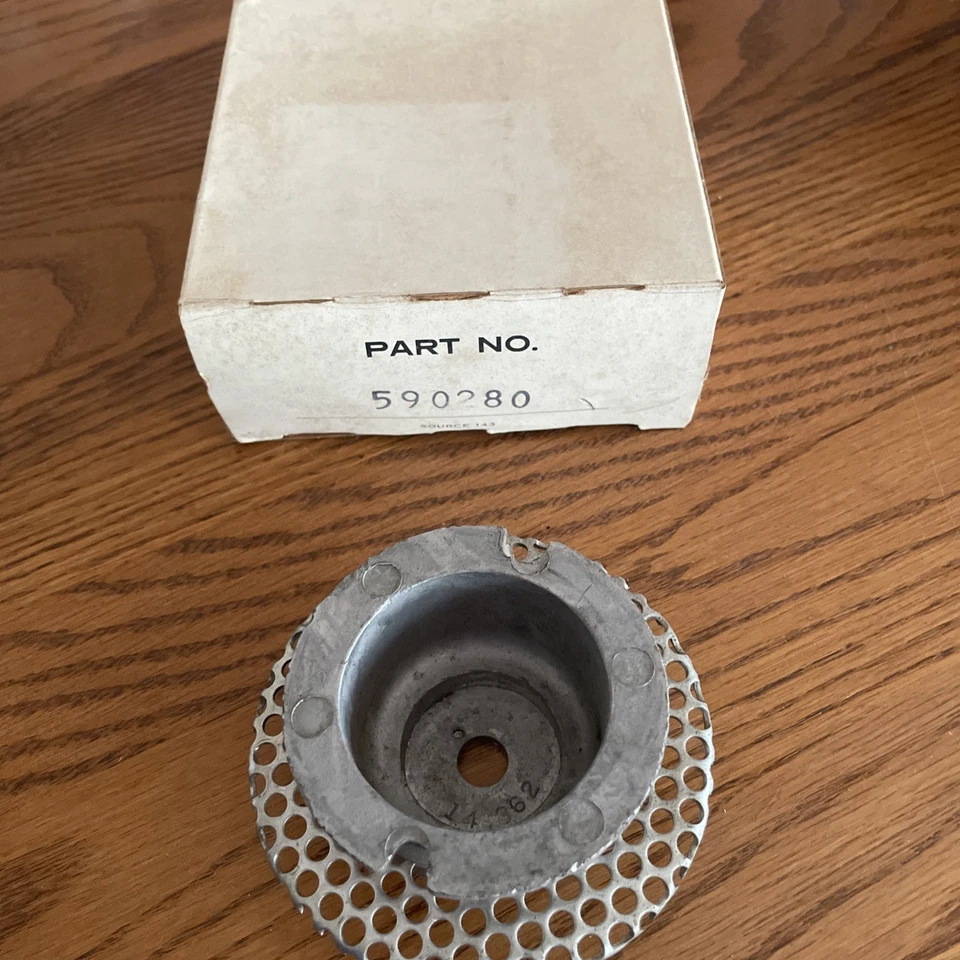 Tecumseh маховик веревки насадка 590280 чашка экран оригинальный новый из старых запасов.   [1502E] - Изображение 1 из 1