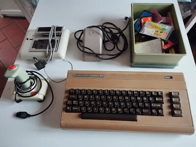 COMMODORE C64 BUNDLE, Datassette, Power Supply, Joystick, Cassettes, not tested - Immagine 1 di 4