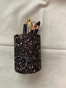 Schreibtisch Set Bleistift Stiftehalter und 4 Stifte Glitzer Gay Interest - Bild 1 von 3