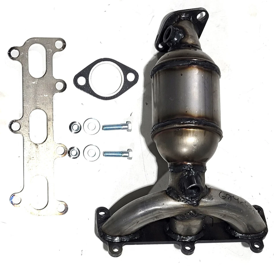 FITTS: 2005-2009 HYUNDAI TUCSON 2.7L AWD ONLY BANK1 CATALYTIC CONVERTER MANIFOLD - Image 1 of 1