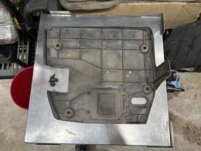 Infiniti G35 2003-2006 sedán cubierta inferior derecha protector contra salpicaduras Foto 1 de 3