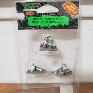 2007 Lemax Spooky Town Halloween Village set of 3 Pile O' Skulls - Picture 1 of 3