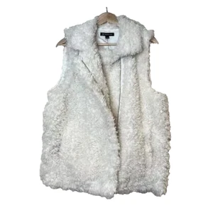 Women's INC NWT White Fauz Fur Vest Size Large Zip Pockets Buckle Closes Neck - Picture 1 of 7